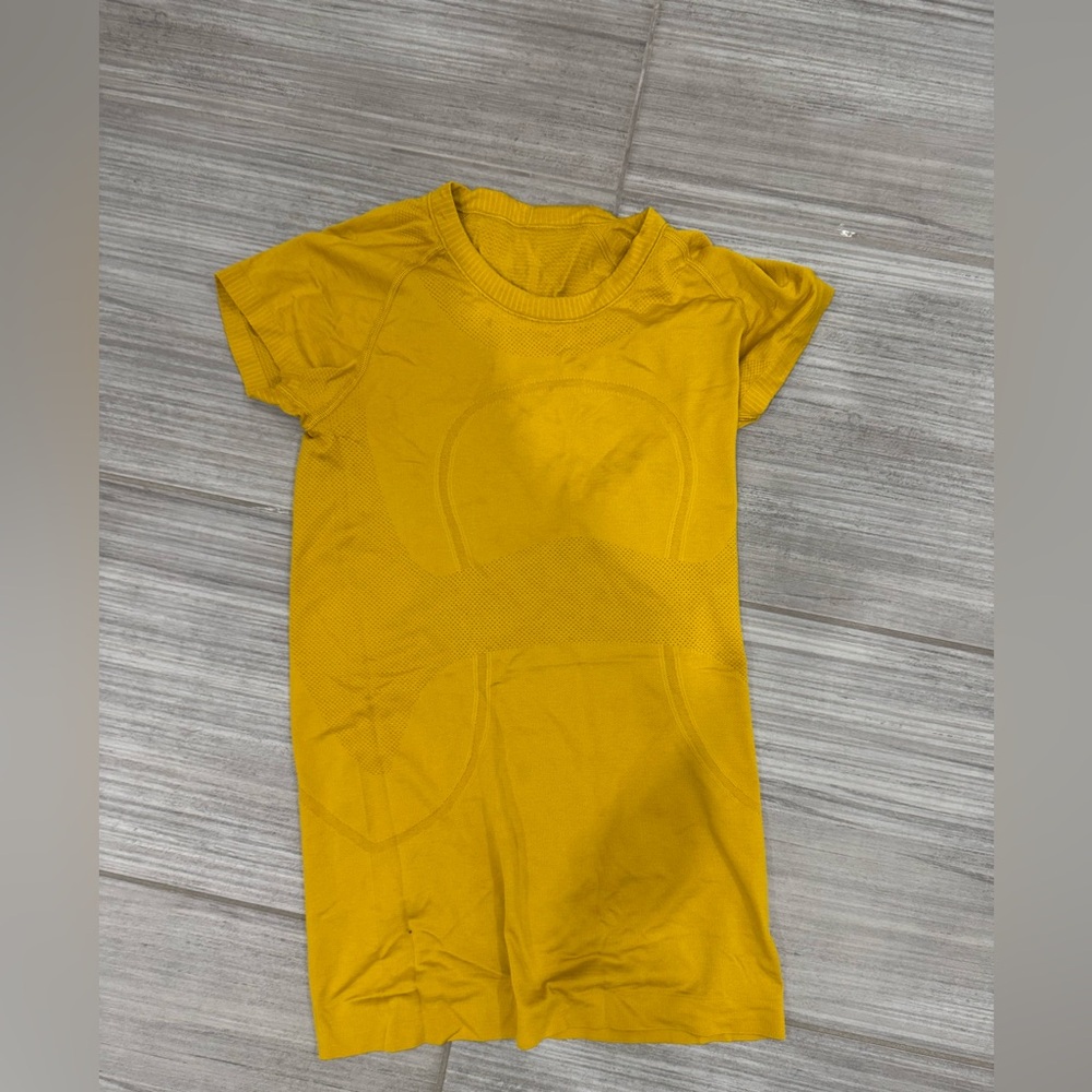 Lululemon Mustard Yellow Short Sleeve T-Shirt size 6